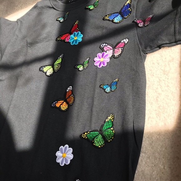 Tops - butterfly tee